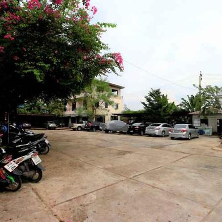 Platinum Place Bangkok Exterior photo
